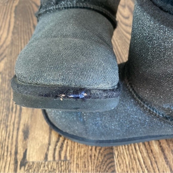 Ugg Classic Short II Glitter Kids- Black size 2. Used condition. - Picture 6 of 11